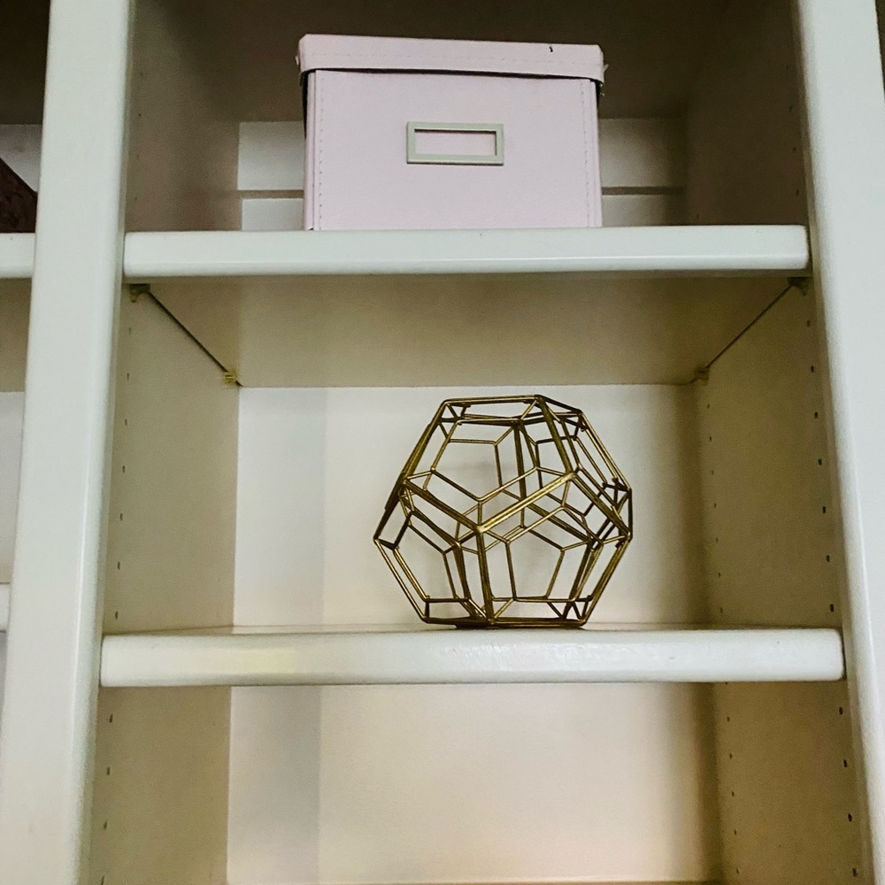 Gold decorative objects